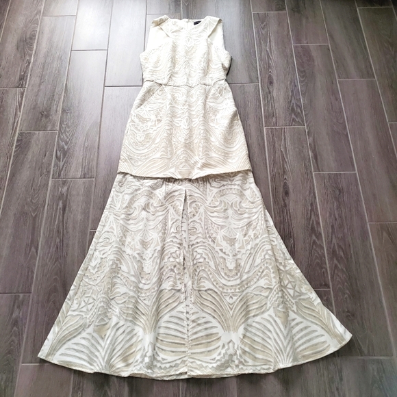 BCBGMaxAzria Dresses & Skirts - BCBGMaxAzria White Lace Maxi Gown